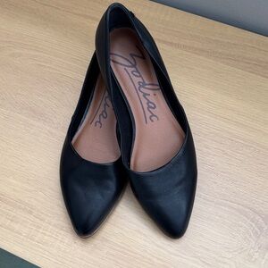 Zodiac Women's Classic Black Flats